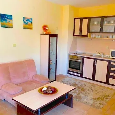 Summer Dreams -apartcomplex 3* ساني بيتش