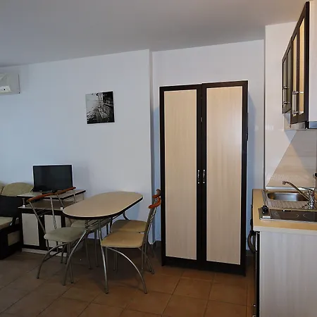 Summer Dreams -apartcomplex 3* ساني بيتش