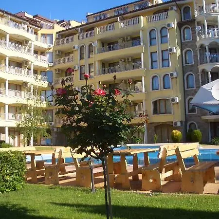 Summer Dreams -apartcomplex